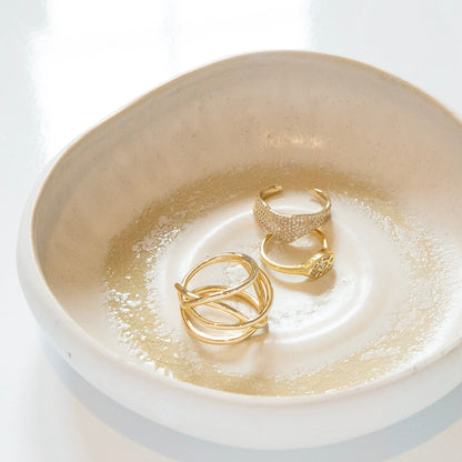 signetring med flera former och pavéinfattning